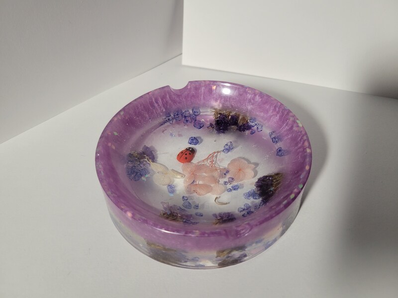 Ashtray bowl with a ladybug, flowers and amethyst stones